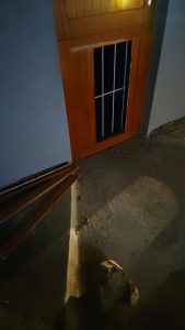 Die skade van die deur op 20 Mei 2023.